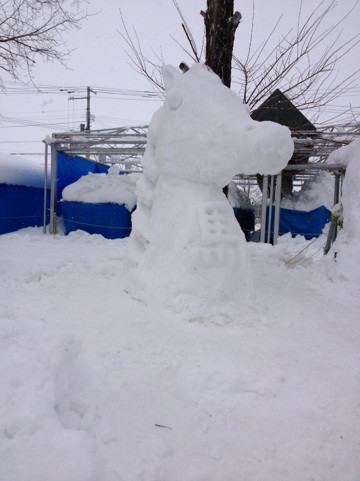 雪像作りを開催しました。