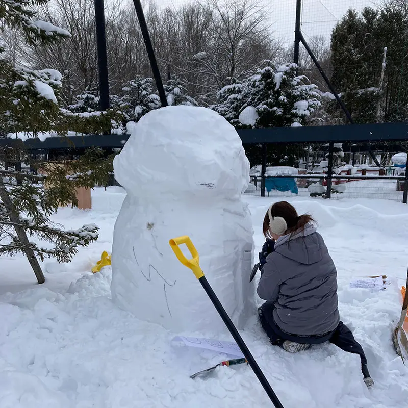2026年雪像作り。タヌキを作りました！ – 旭山動物園くらぶ